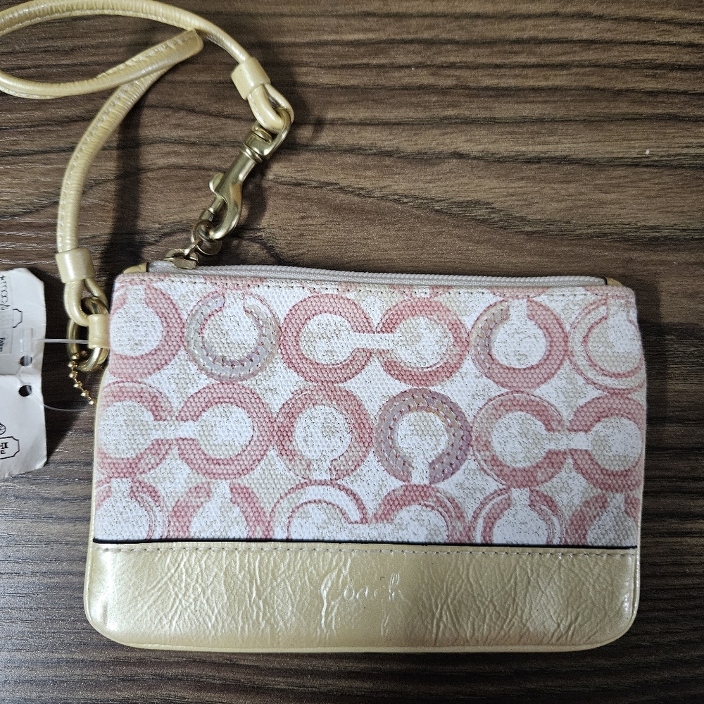❣️PRICE DROP‼️Coach wristlet